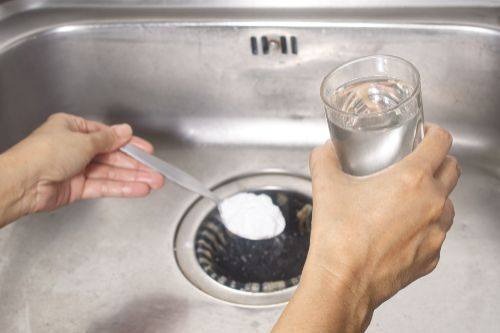 Cách thông bồn rửa bát bằng muối hiệu quả nhất ít ai biết